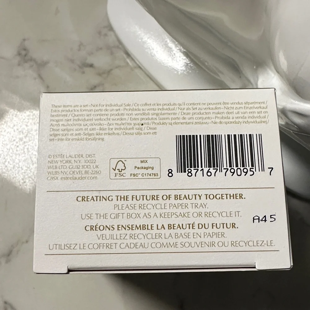 NEW Estée Lauder Re-Nutriv Ultimate Diamond Discovery Gift Set ($260 value)